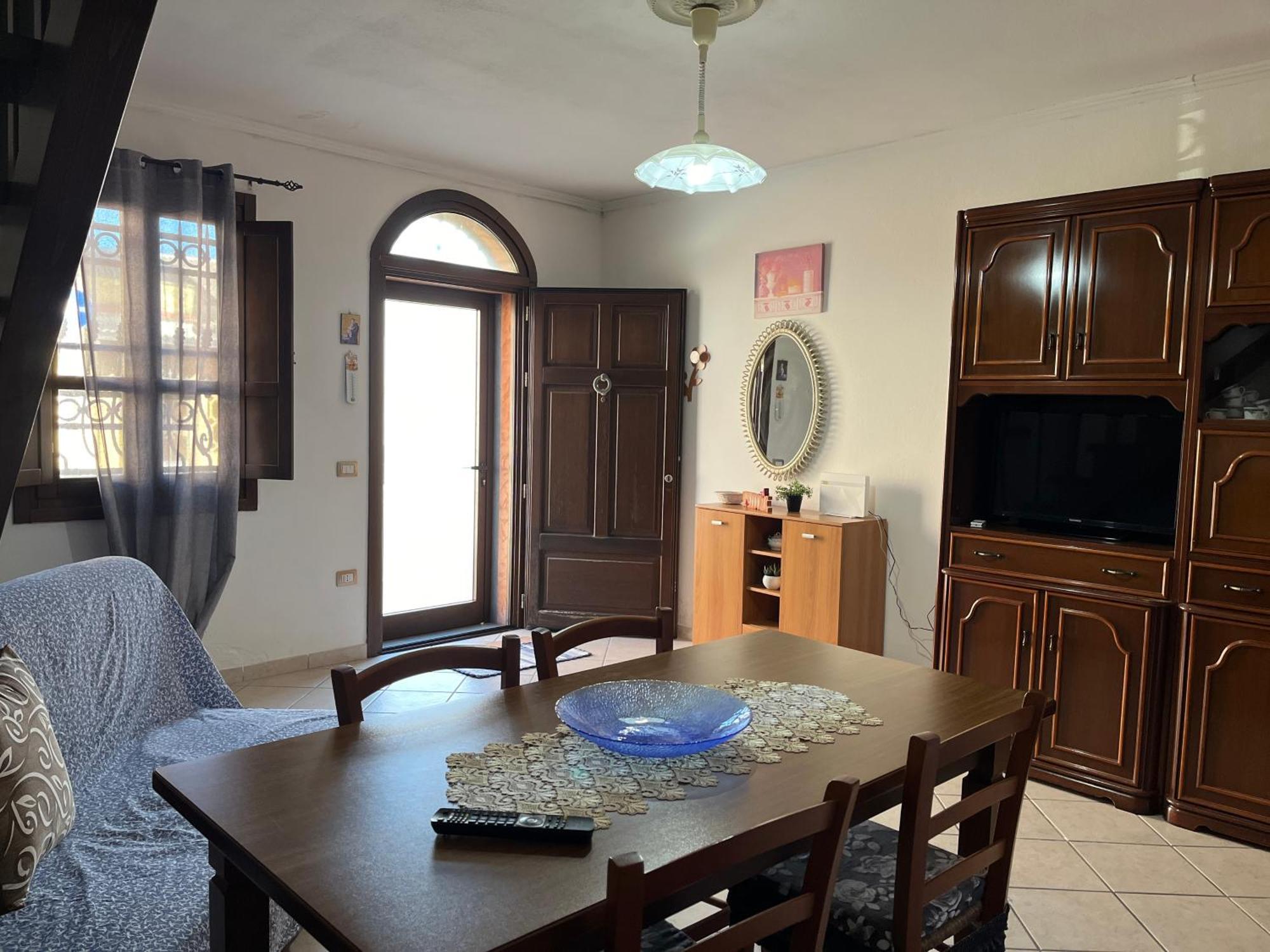 Appartamento Vacanze A 2 Piani Cabras Exterior photo